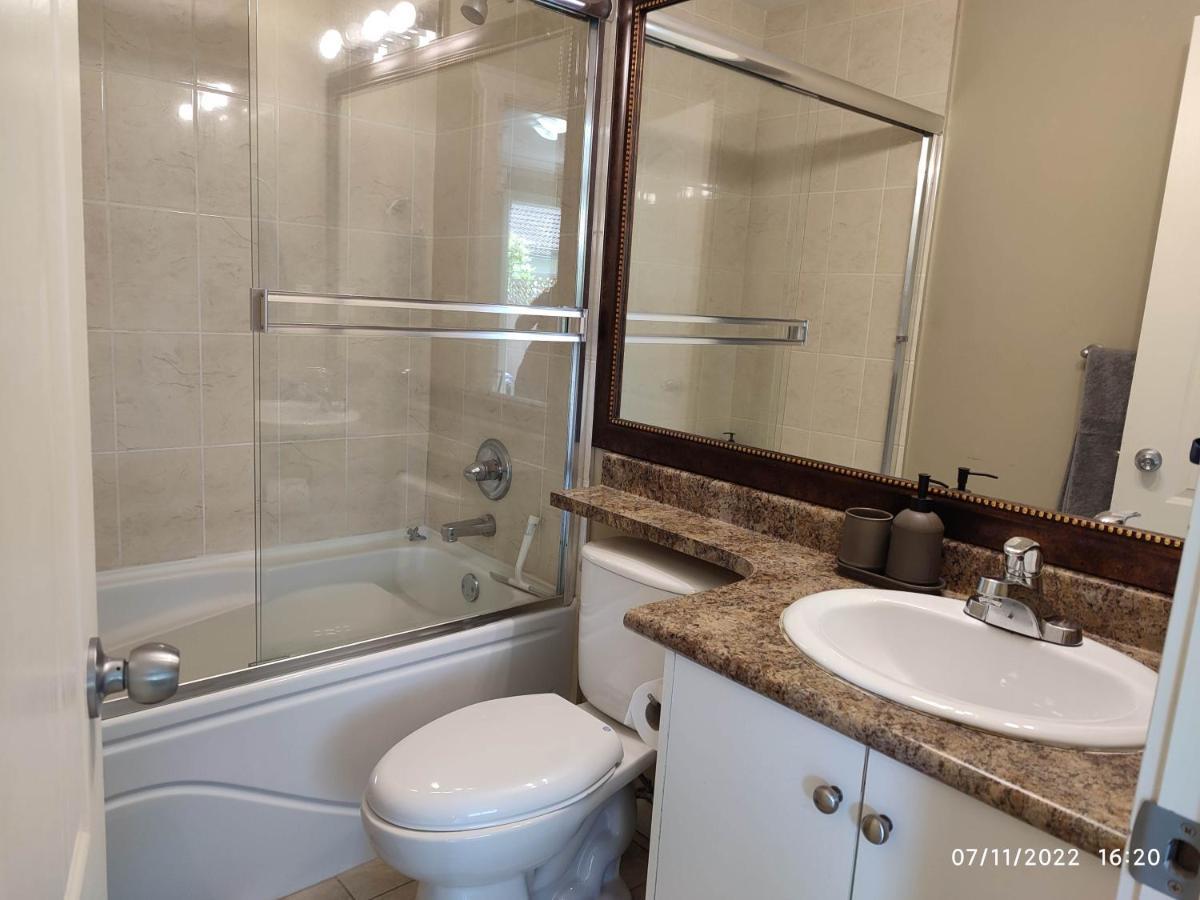 Private Suite W King Bed, Ground Level, Naturally Bright Ванкувер Екстер'єр фото